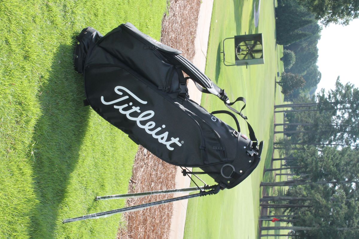 Black Titleist Crossclub Carry Bag